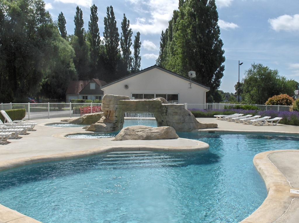 Camping Du Port De Plaisance Peronne  Bagian luar foto