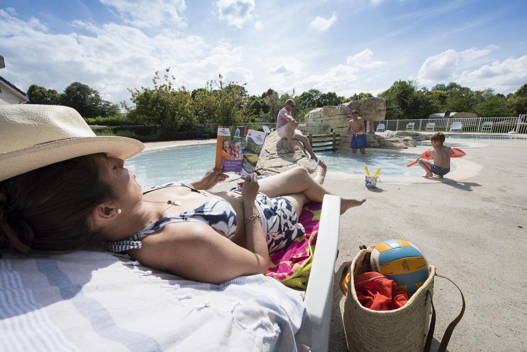 Camping Du Port De Plaisance Peronne  Bagian luar foto