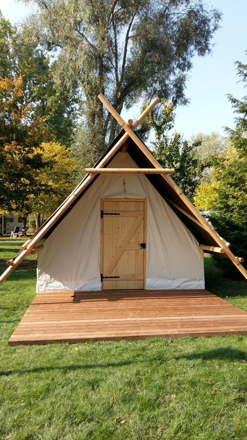 Camping Du Port De Plaisance Peronne  Bagian luar foto