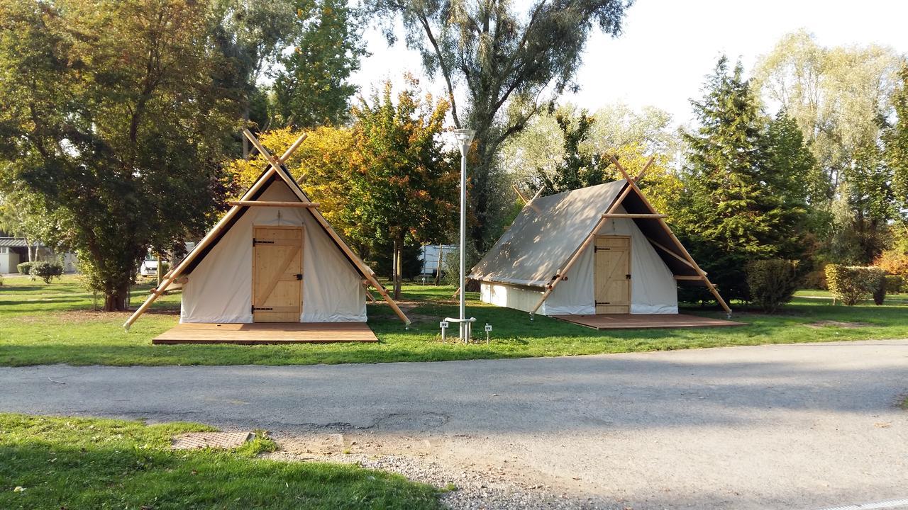 Camping Du Port De Plaisance Peronne  Bagian luar foto